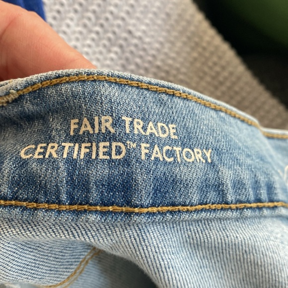 Universal Thread Distressed Wide Leg Jeans - Picture 7 of 8